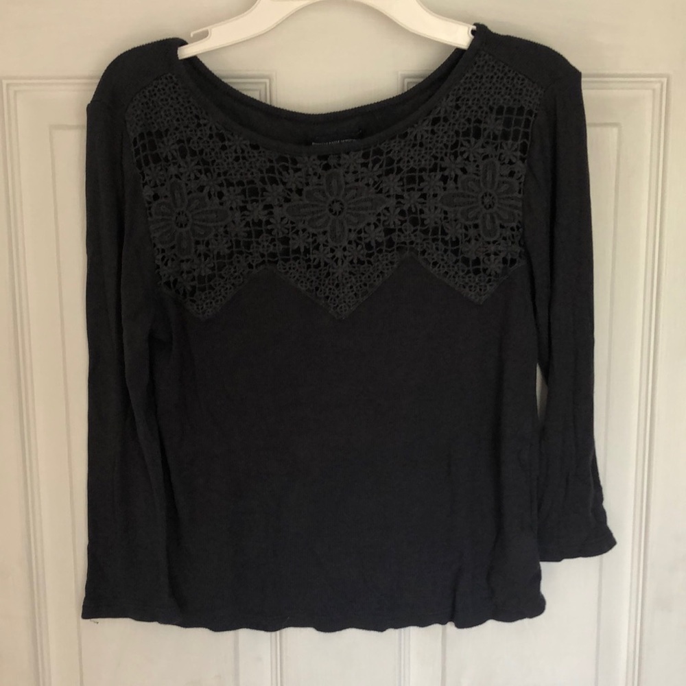 American eagle cute light shirt